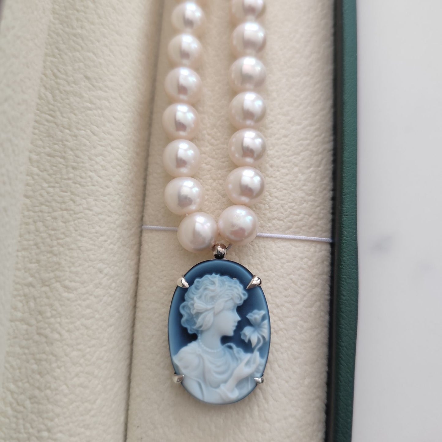 İtalyan el yapımı akik taşlı cameo ve gerçek inci kolye